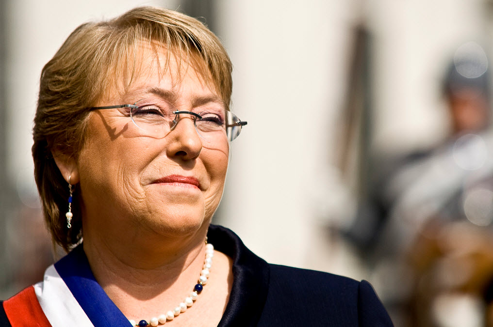 Michelle Bachelet ha logrado, como Presidenta de la República de Chile, hija, madre y abuela,  equilibrar con éxito sus diversas labores y desafíos que la ubican como una de las mujeres más influyentes  de las últimas décadas.